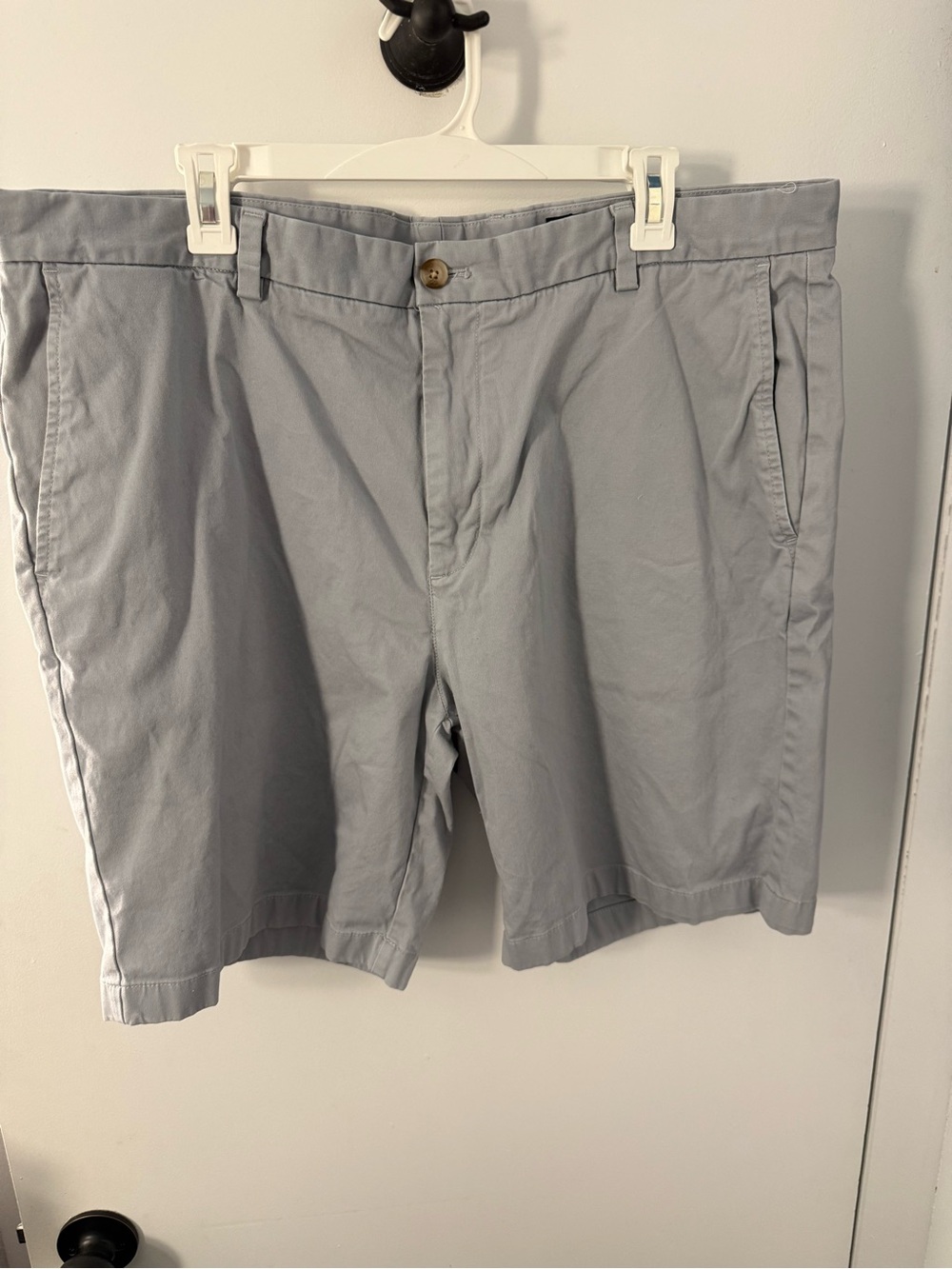 Vineyard Vines Men’s Flat Front Shorts in Light Blue-Gray